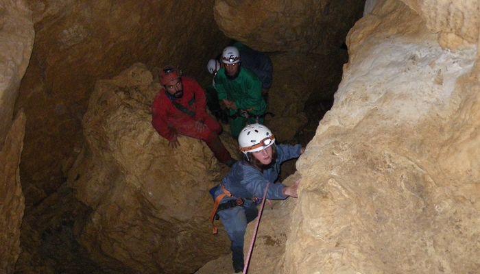 Espeleo fácil en cuevas sencillas.